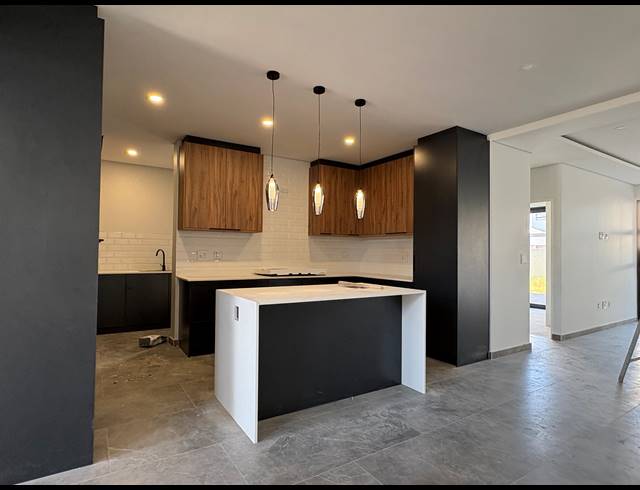 4 BEDROOM HOUSE FOR SALE IN SANDOWN